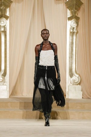 CHANEL هوت كوتور خريف 2025 -26 تسافر إلى اسكتلندا بأعين باريسية